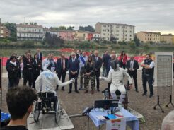 SOTTO GLI OCCHI DEL MINISTRO ABODI LA SCHERMA INCLUSIVA PROTAGONISTA DEL FERRARA SPORT FESTVAL. IN PEDANA IL CAMPIONE PARALIMPICO EMANUELE LAMBERTINI.